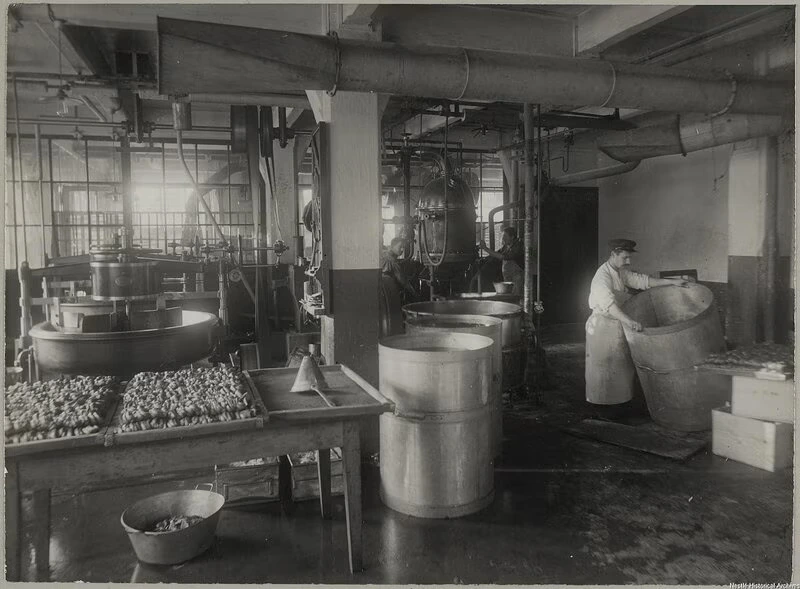 Confectionnery hall ca.1900