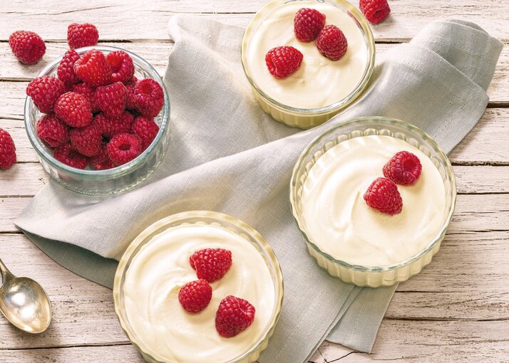 Mousse au chocolat blanc et framboises